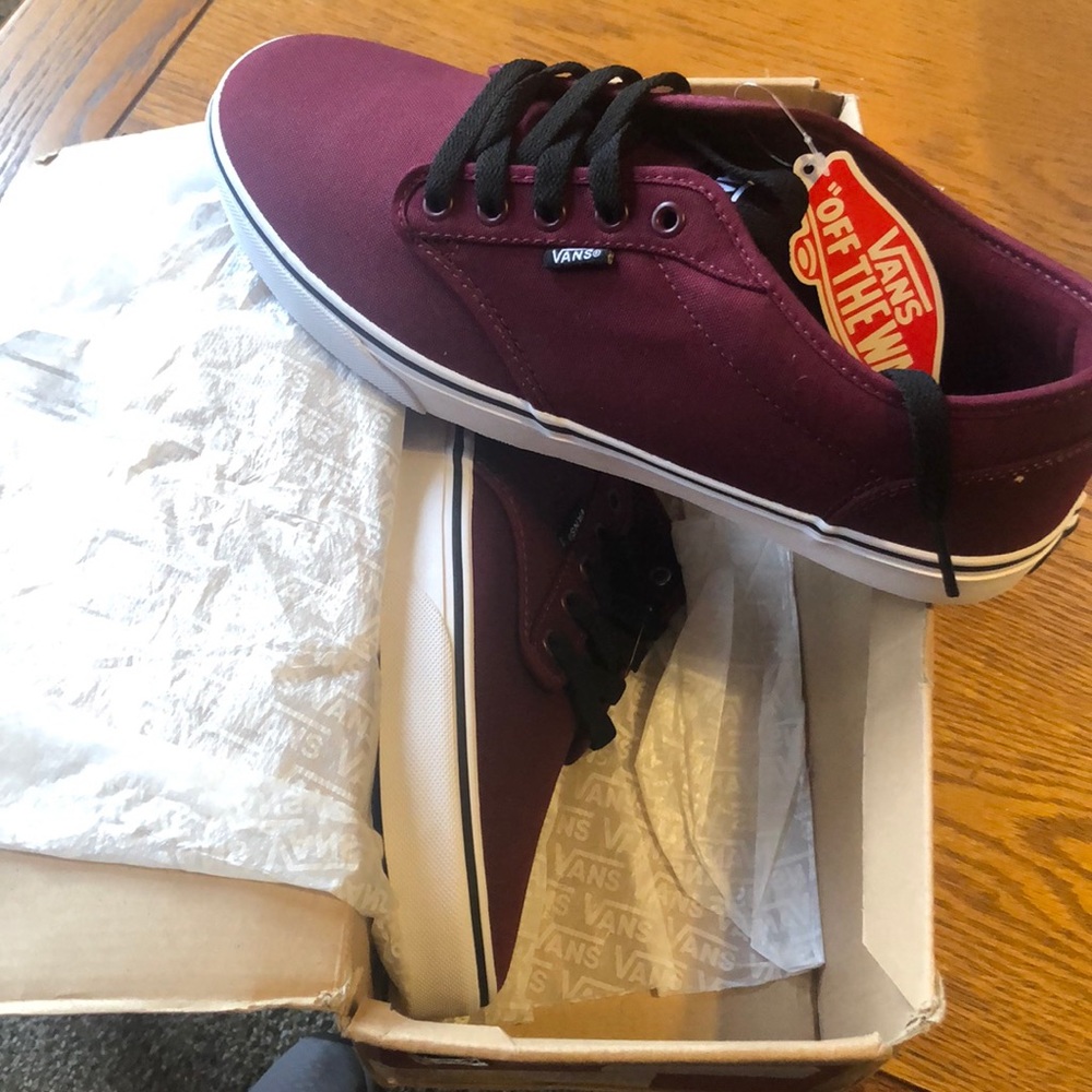 Brand New Men’s Oxblood Canvas Vans size 12